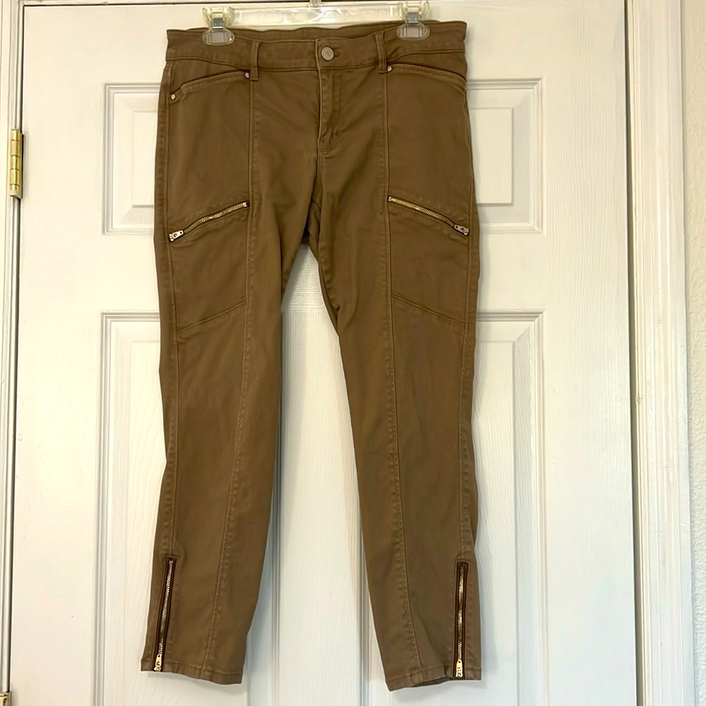 White House Black Market skinny stretch cargo capris size 10 petite